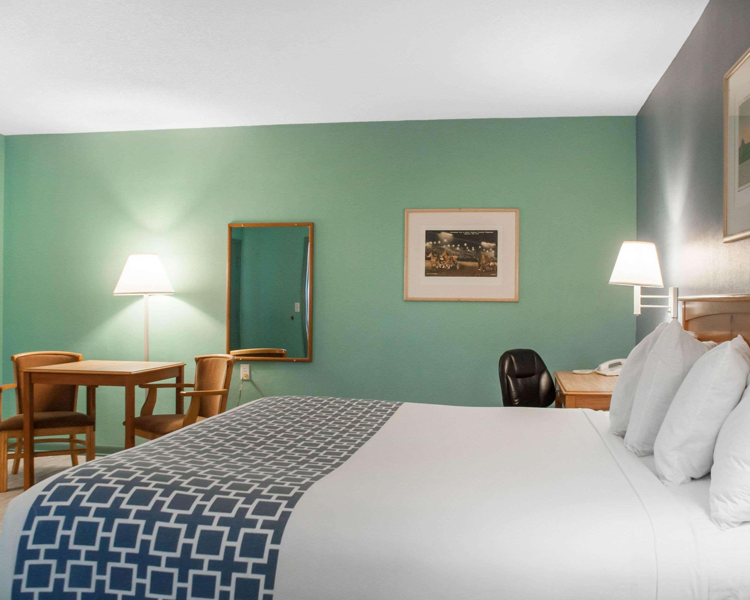 Econo Lodge Buffalo South Blasdell Экстерьер фото