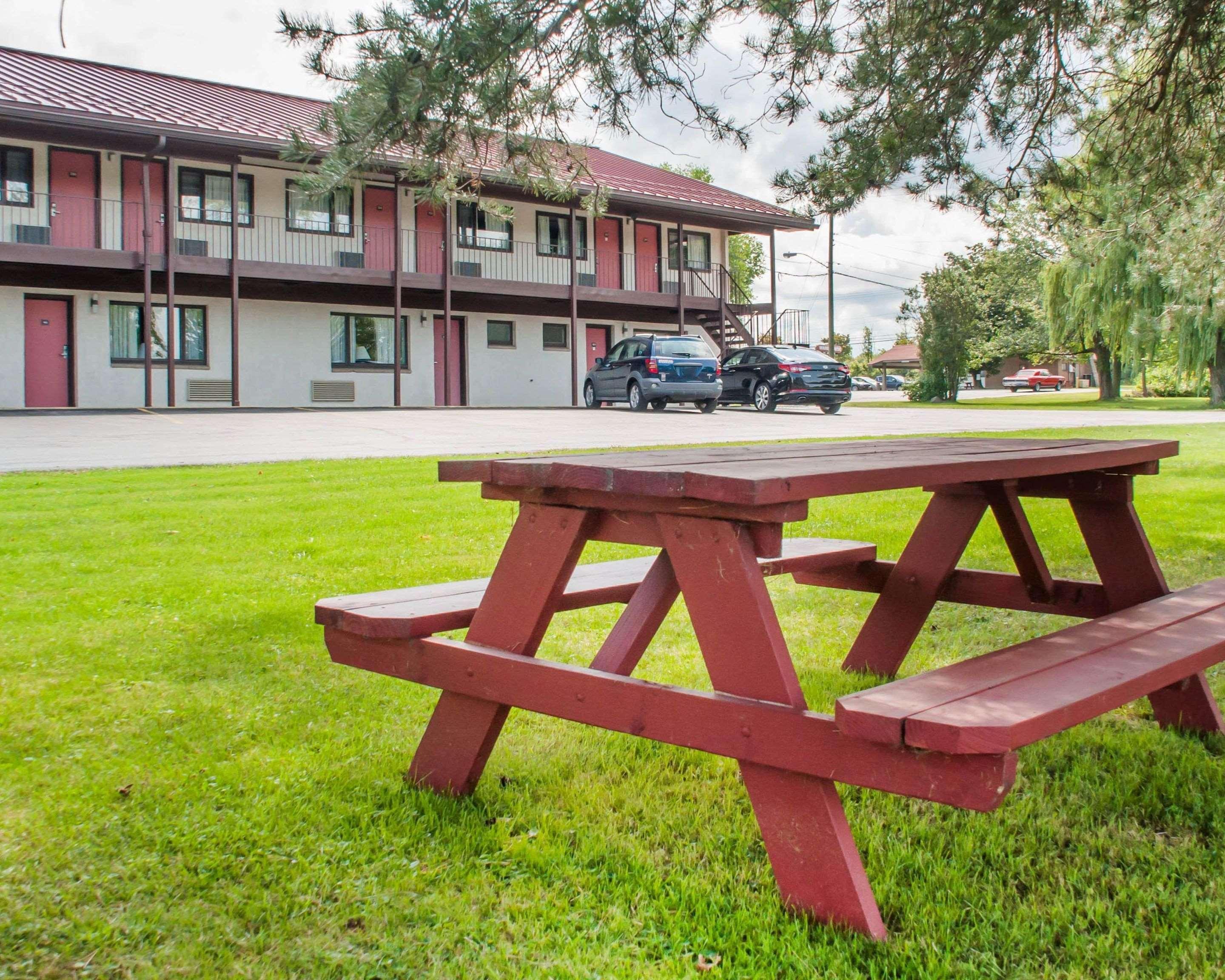 Econo Lodge Buffalo South Blasdell Экстерьер фото