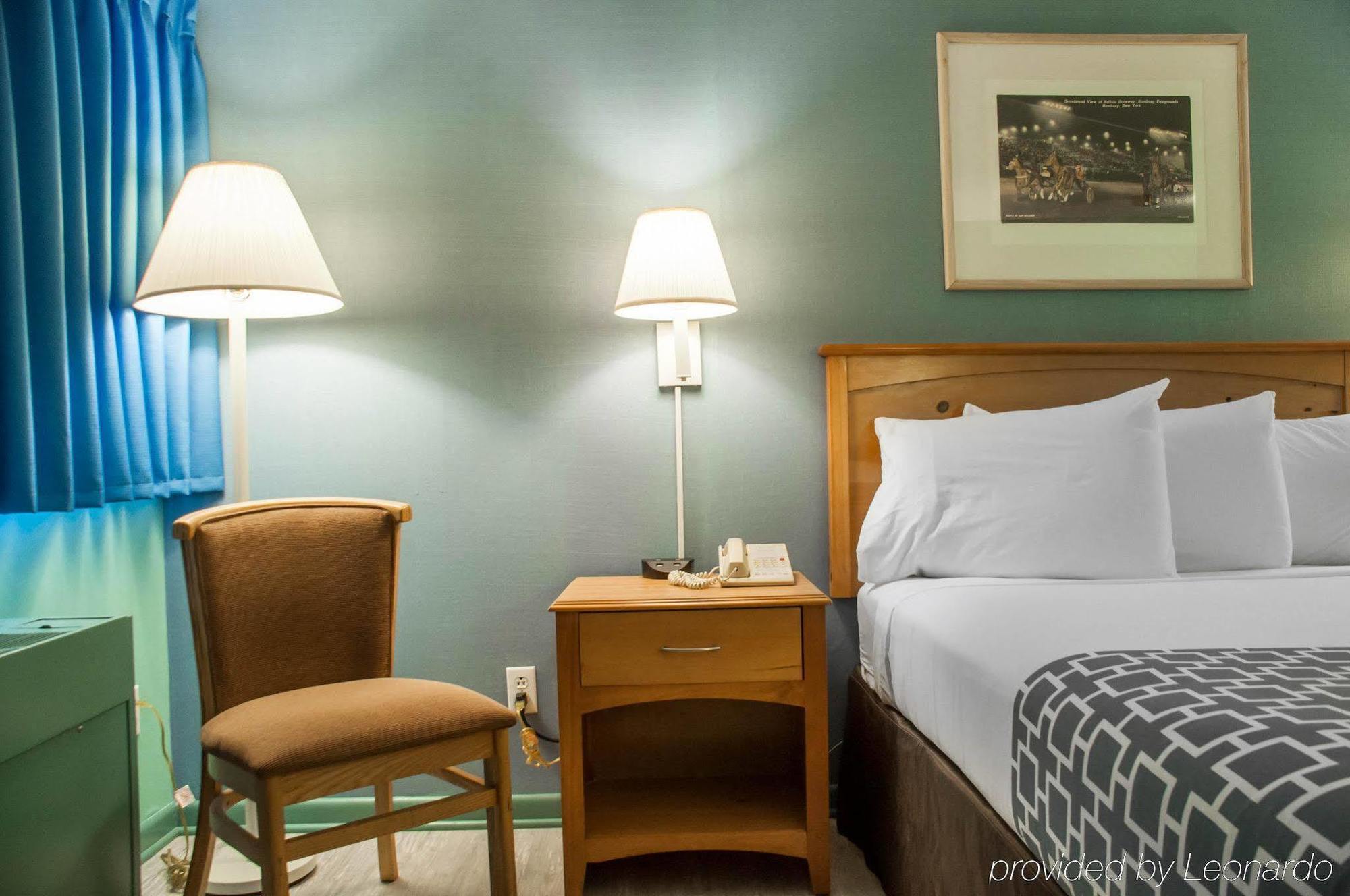Econo Lodge Buffalo South Blasdell Экстерьер фото