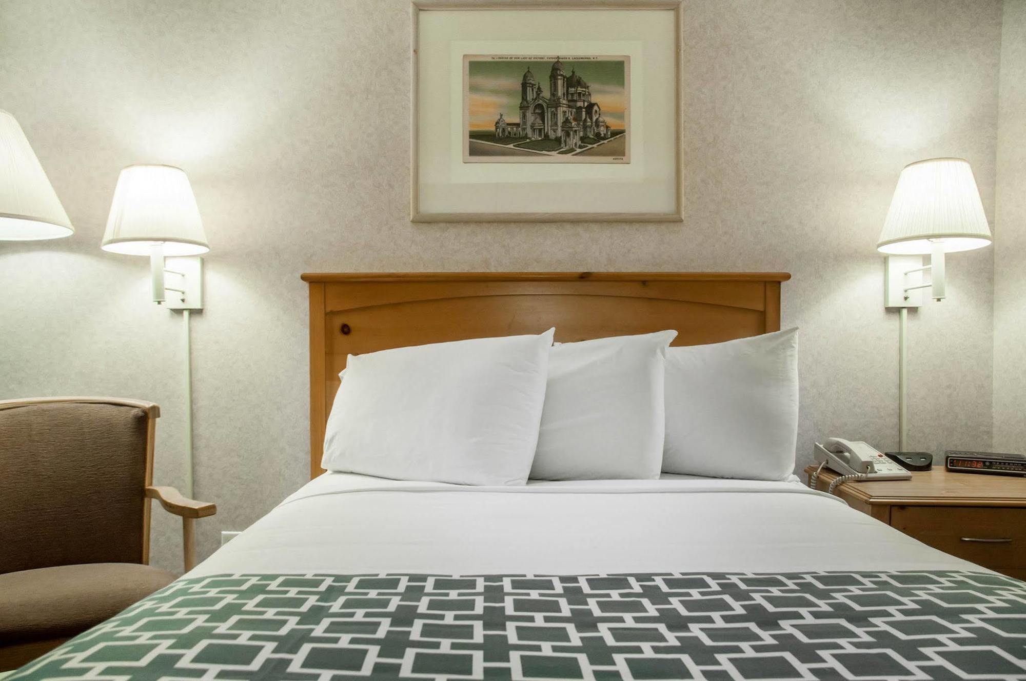 Econo Lodge Buffalo South Blasdell Экстерьер фото
