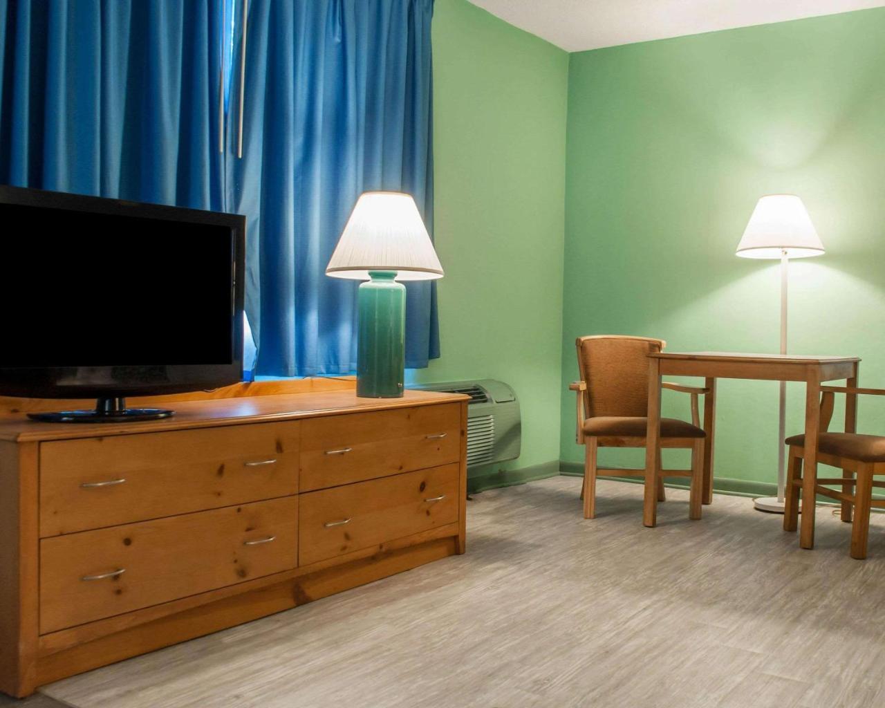 Econo Lodge Buffalo South Blasdell Экстерьер фото