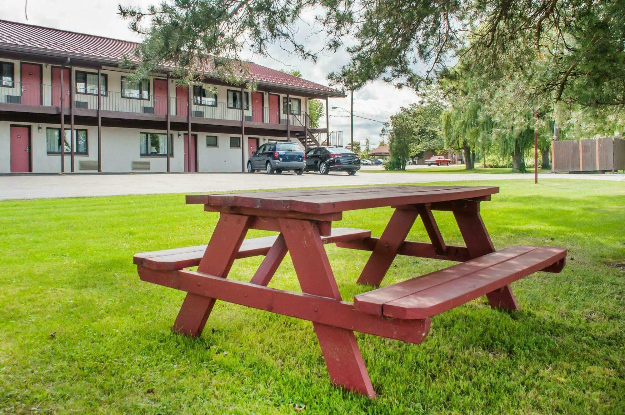 Econo Lodge Buffalo South Blasdell Экстерьер фото